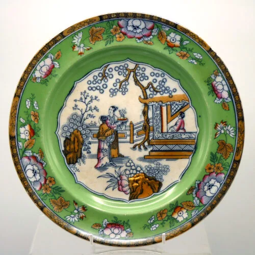 Mulberry Plate with Green Ground - Chinese Pattern