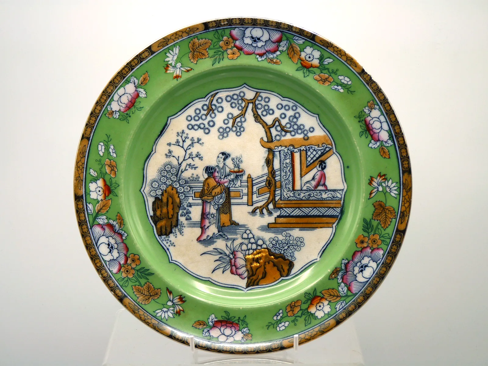 Mulberry Plate with Green Ground - Chinese Pattern