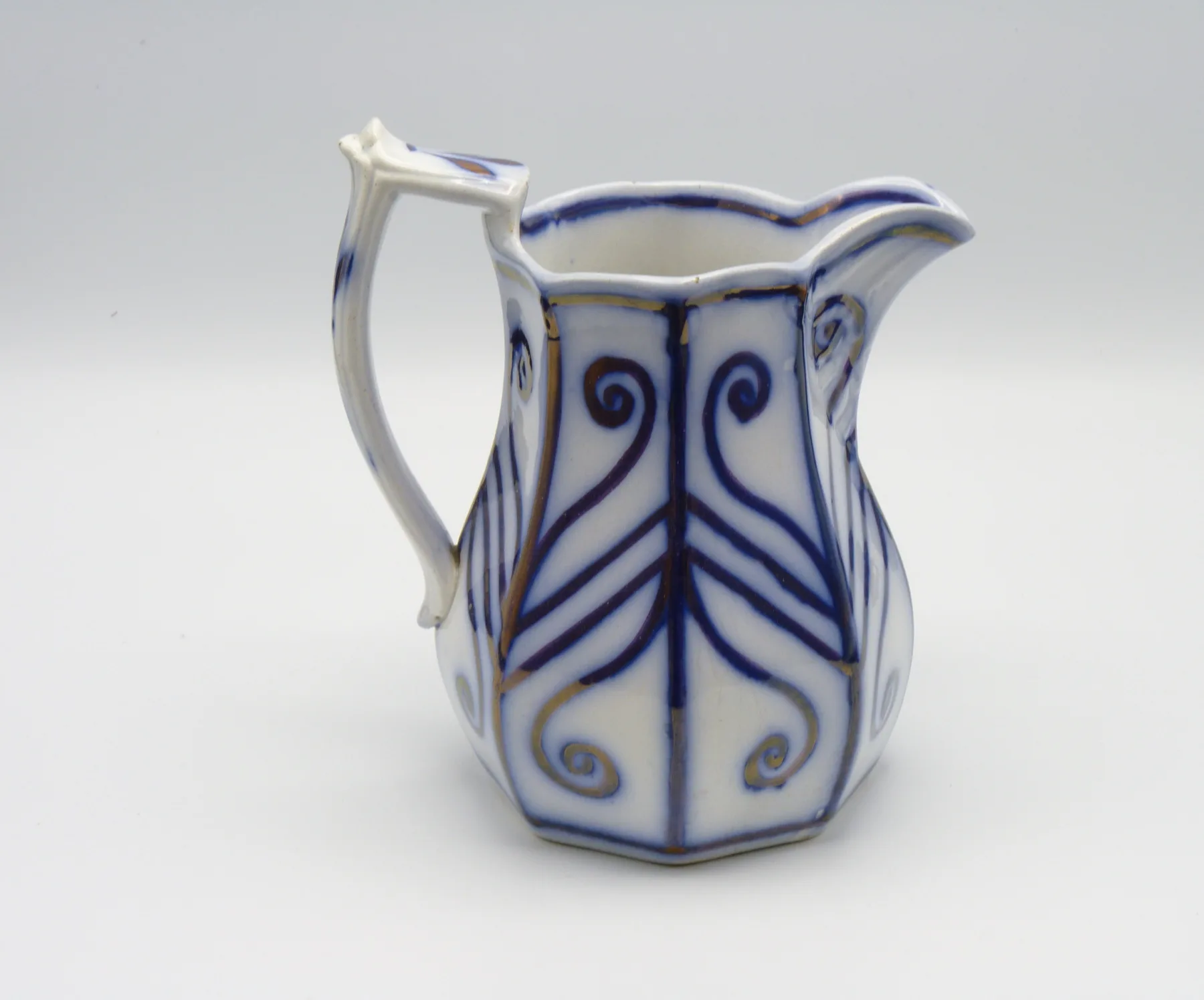Flow Blue 8 Pannelled Brush Stroke Jug - Image 3