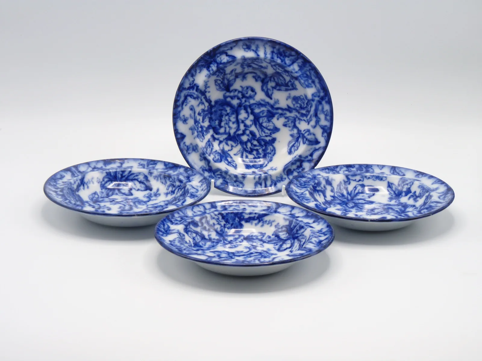 4 Flow Blue Cavendish Fruit / Cereal Dishes