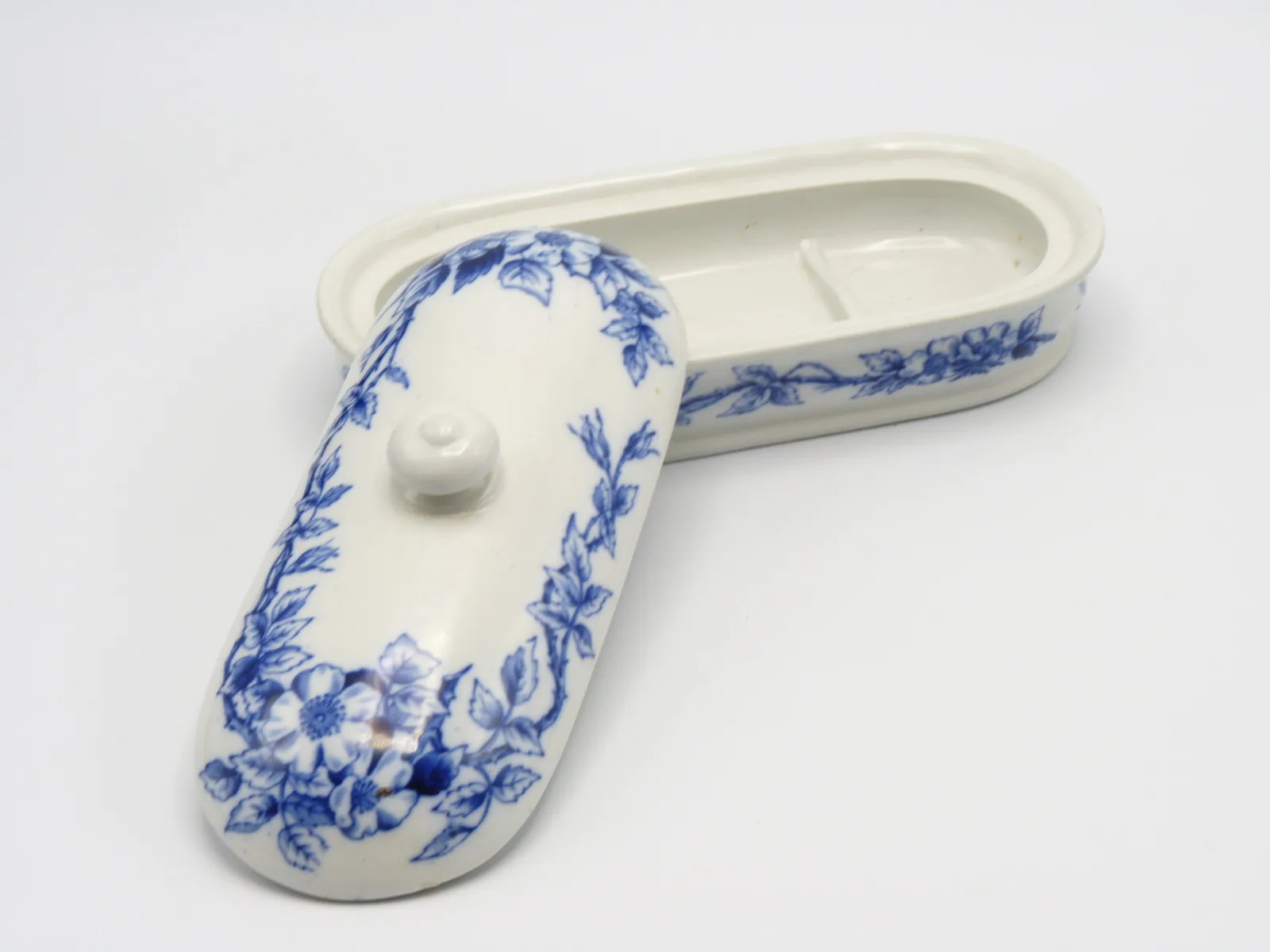 Razor Box / Toothbrush Box "Sylvan" T G Booth - Image 3