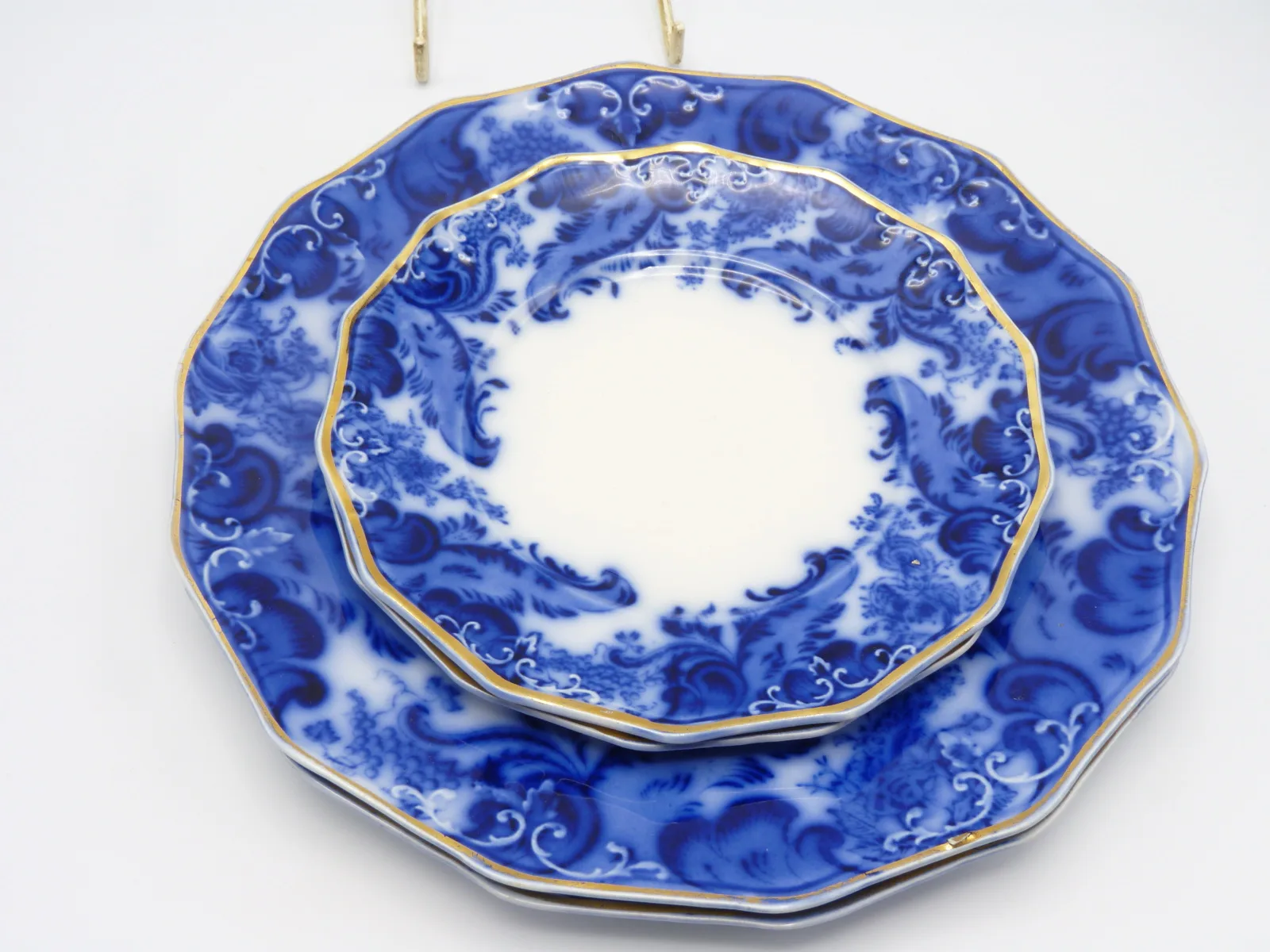 A Pair Of Flow Blue Argyle Dinner Plates - Image 5