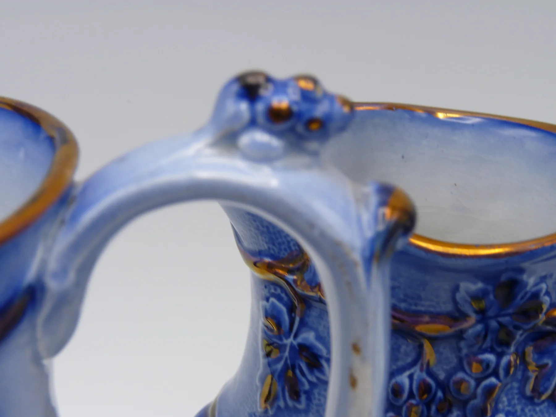 3 Graduating Flow Blue & Copper Lustre Relief Moulded Jugs - Image 5