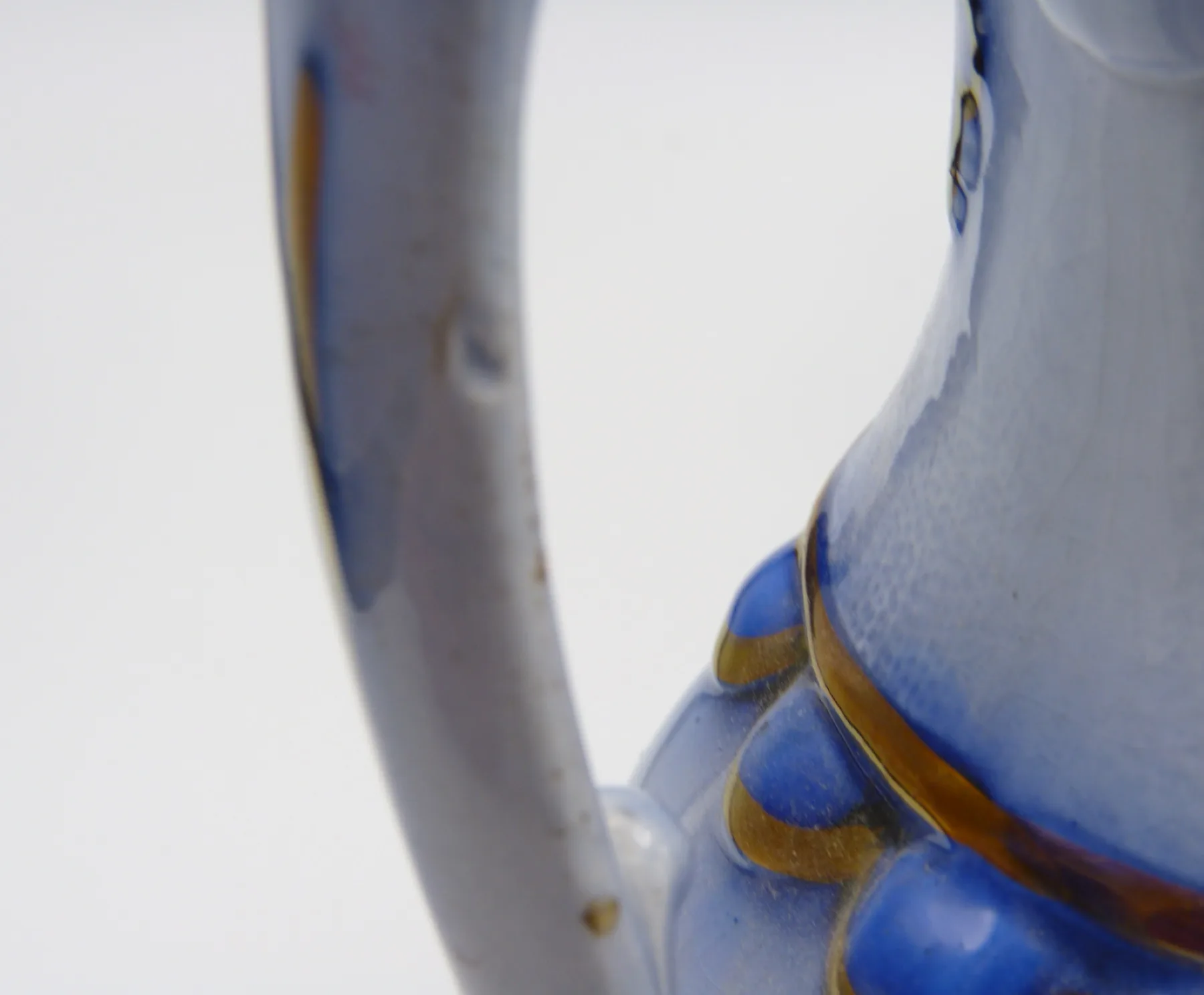 3 Graduating Flow Blue & Copper Lustre Relief Moulded Jugs - Image 8