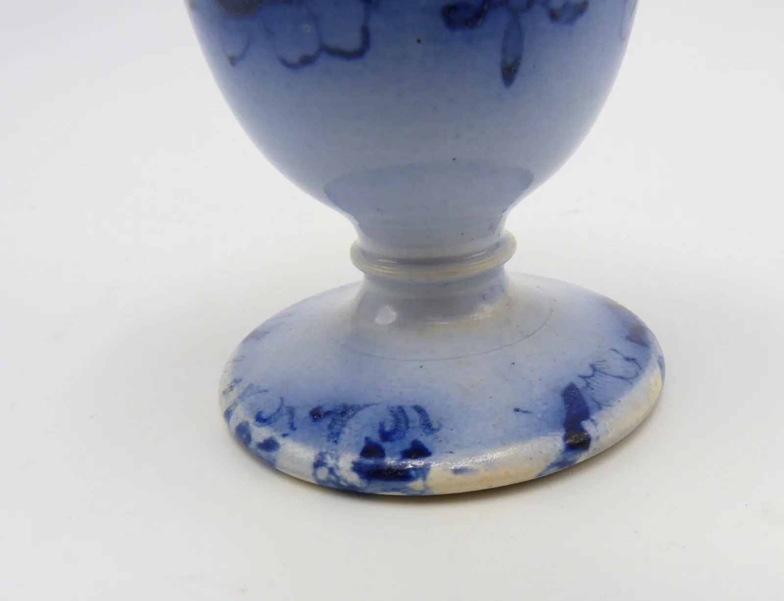 Early Flow Blue Pedestal Egg Cup - Image 3