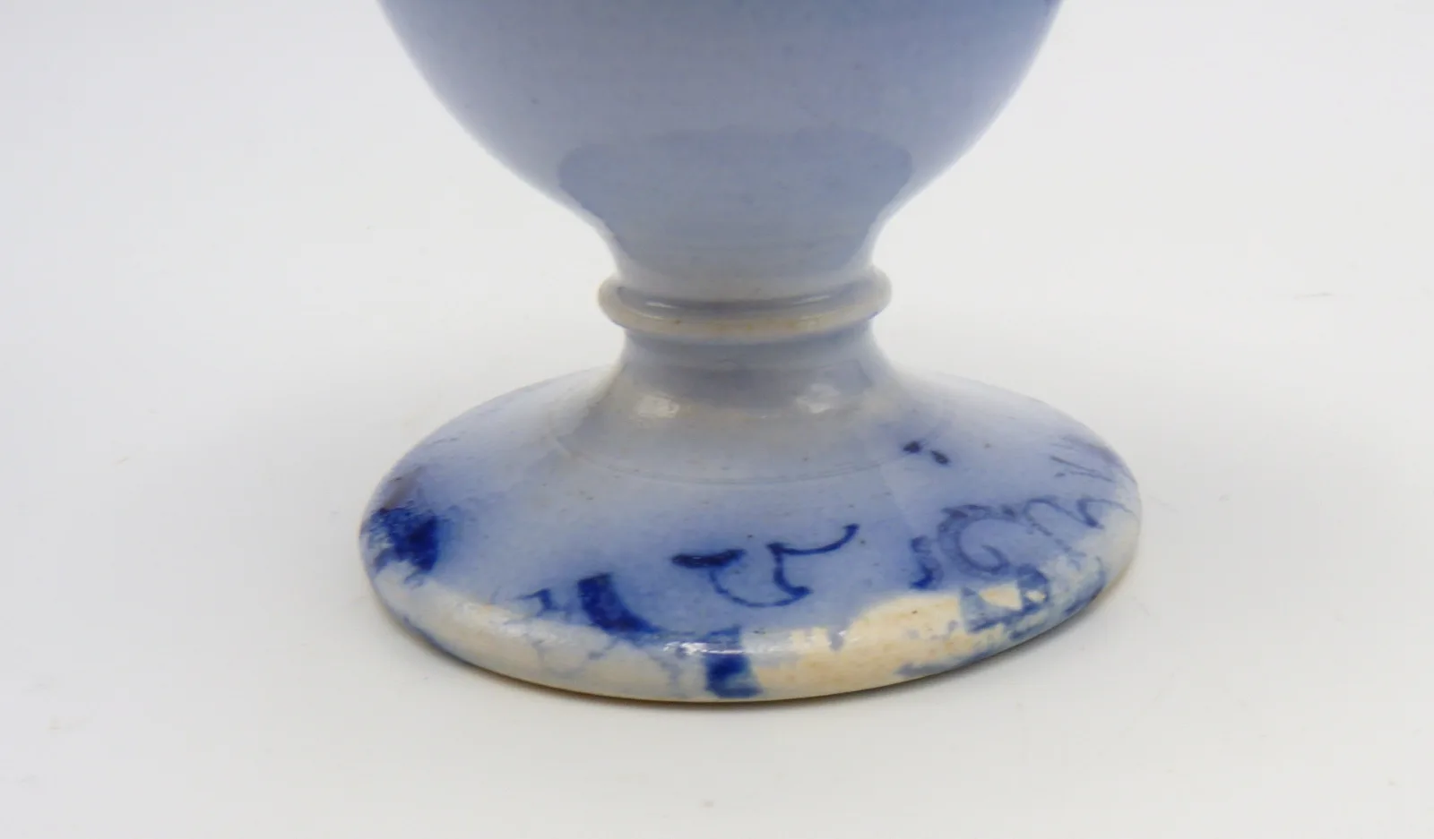 Early Flow Blue Pedestal Egg Cup - Image 4