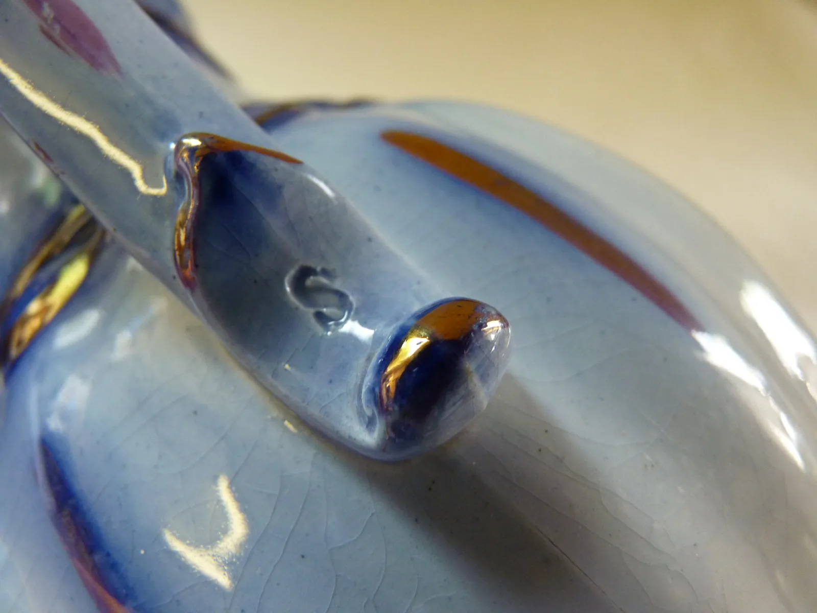 3 Graduating Flow Blue & Copper Lustre Relief Moulded Jugs - Image 11