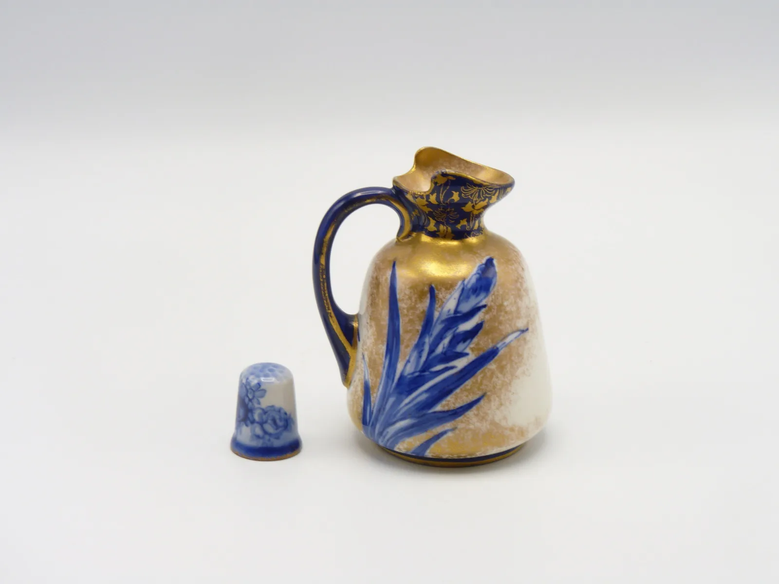 Miniature Ewer Iris Doulton - Image 3