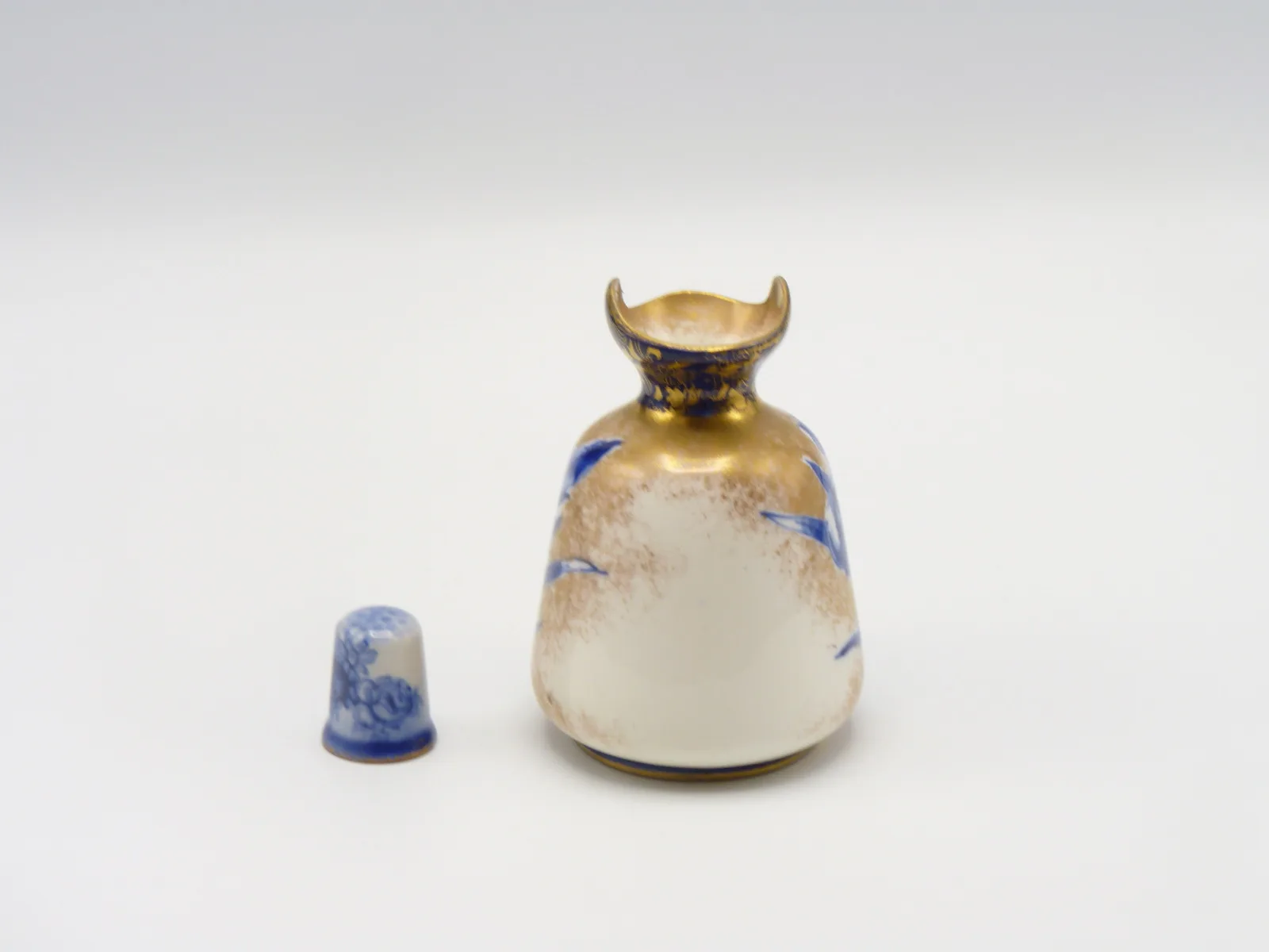 Miniature Ewer Iris Doulton - Image 4