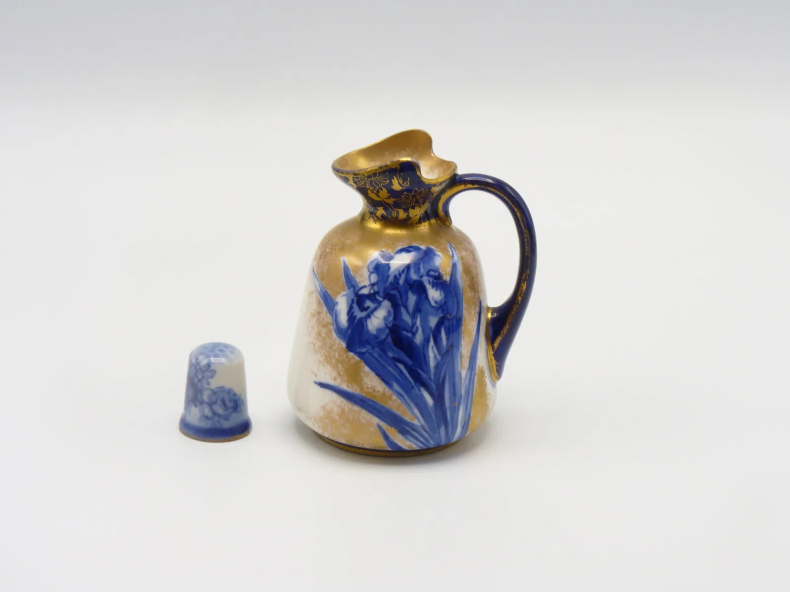 Miniature Ewer Iris Doulton - Image 5