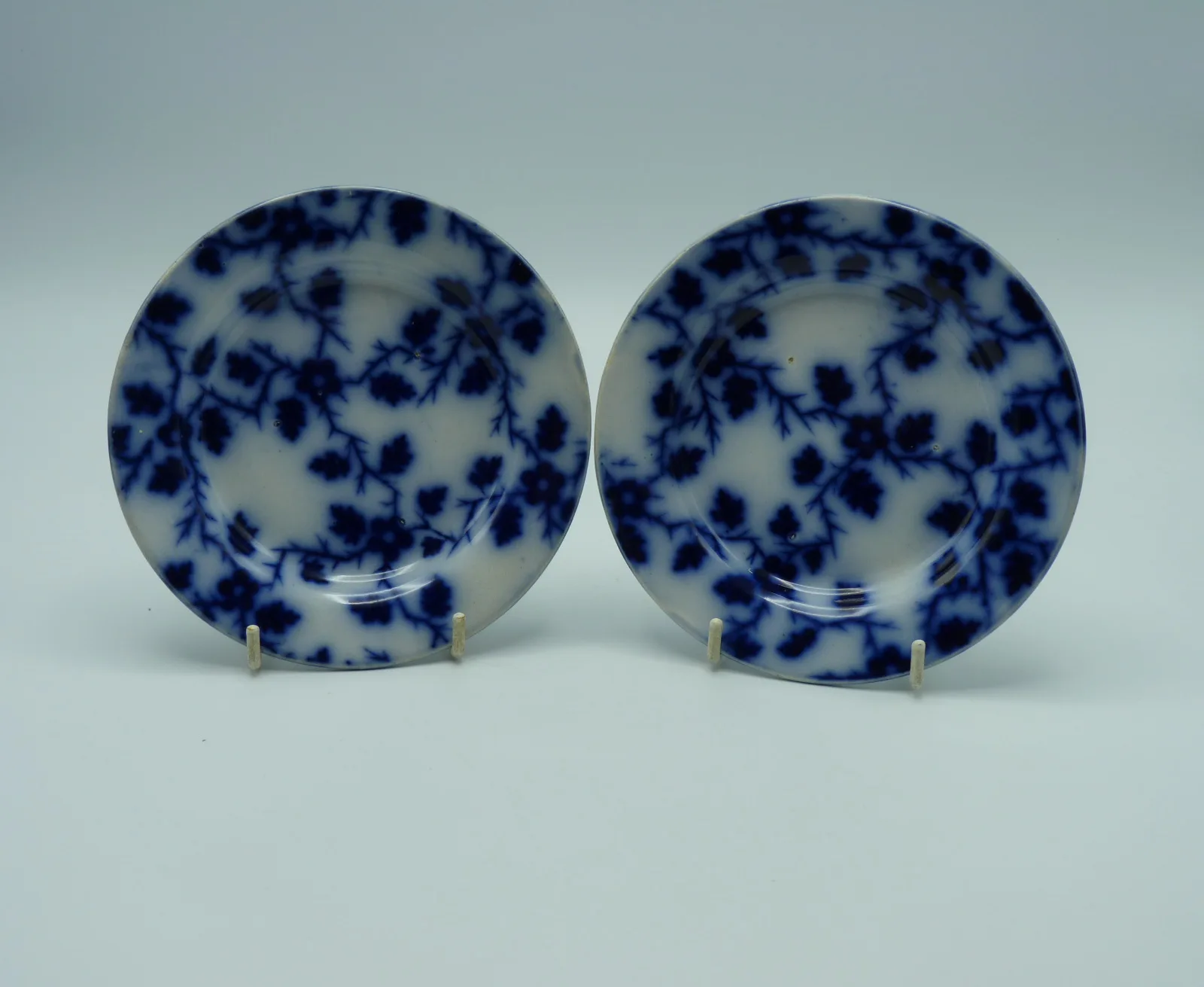 Small Flow Blue Hawthorn Blossom Plates (1 a/f)