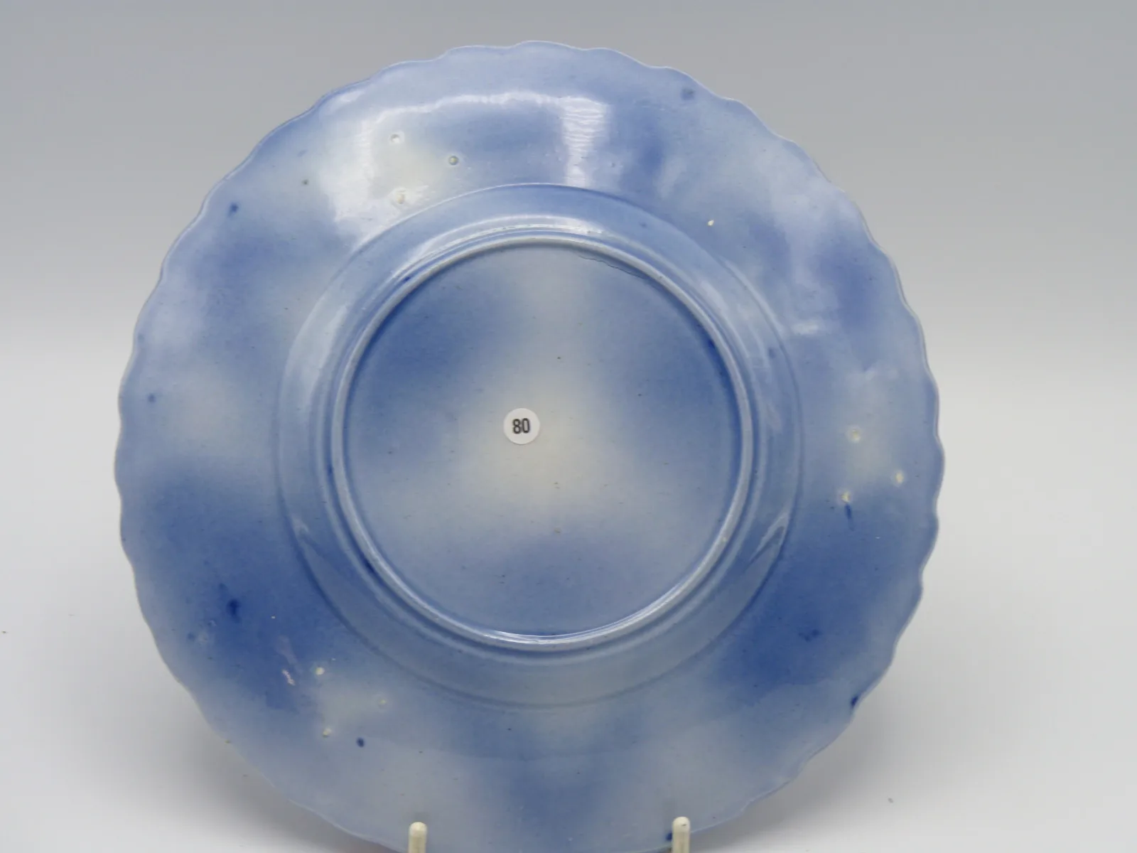 Flow Blue Brushstroke Daisy Rimmed Childs Plate - Image 3