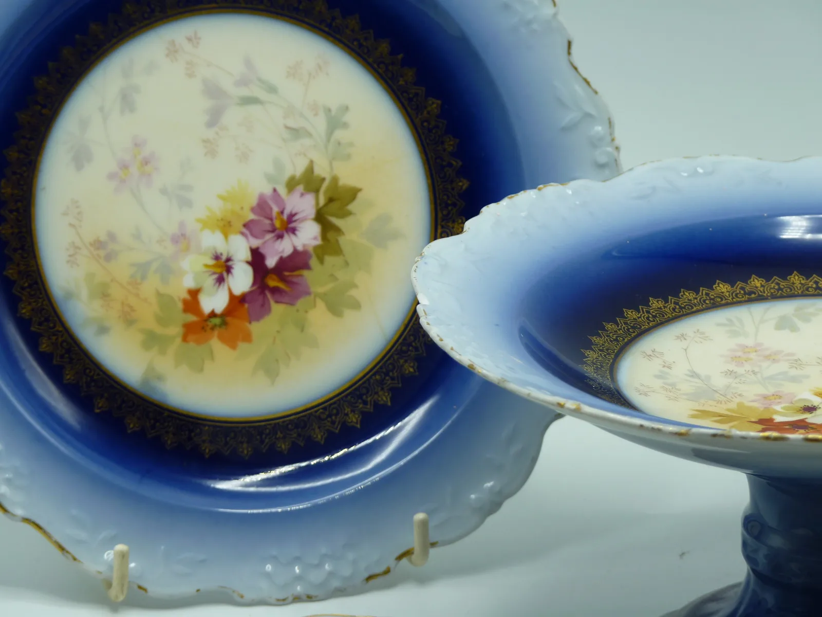 Flow Blue Limoges Compote & 4 Plates - Delicate Floral Designs - Image 2