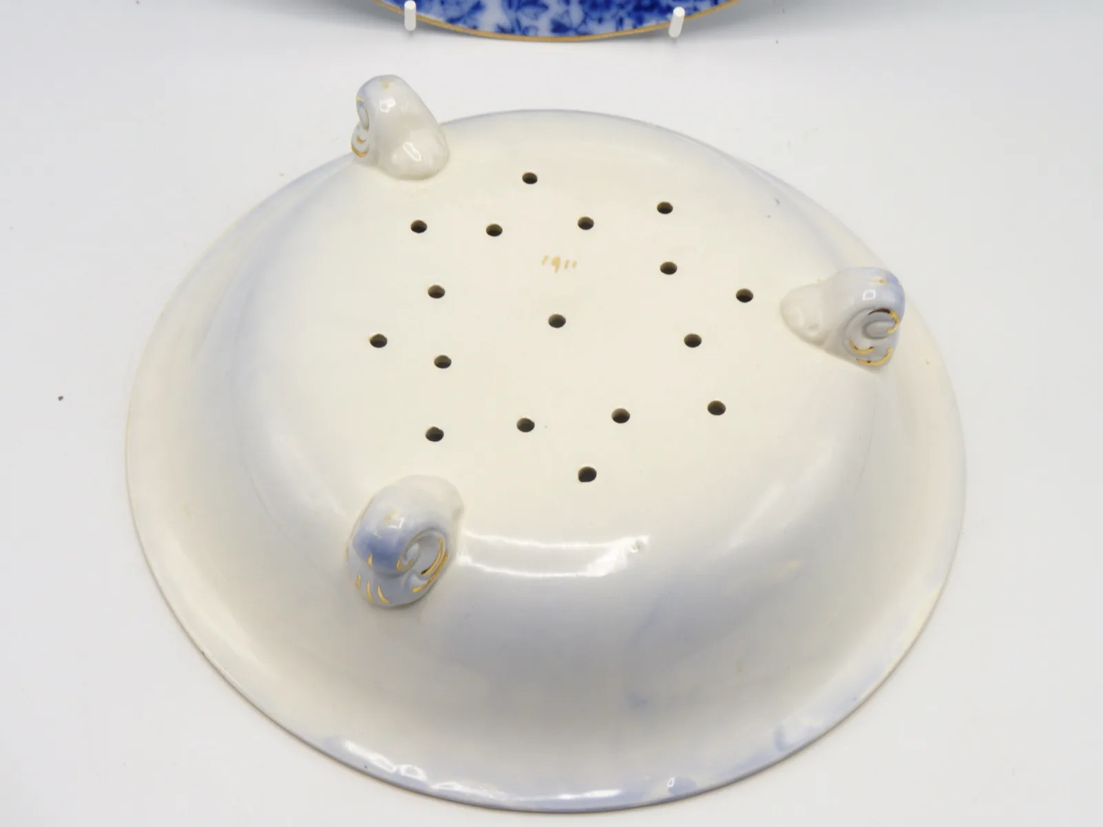 Flow Blue Dish/Drainer & Under Plate - Image 4