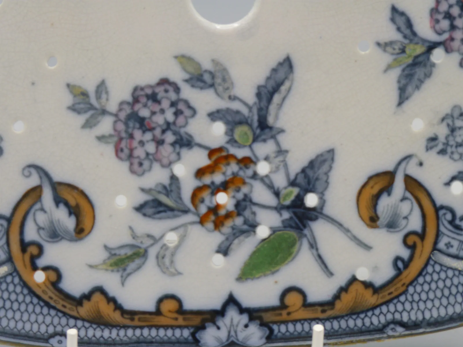 Mulberry & Polychrome Meat Drainer - Image 4