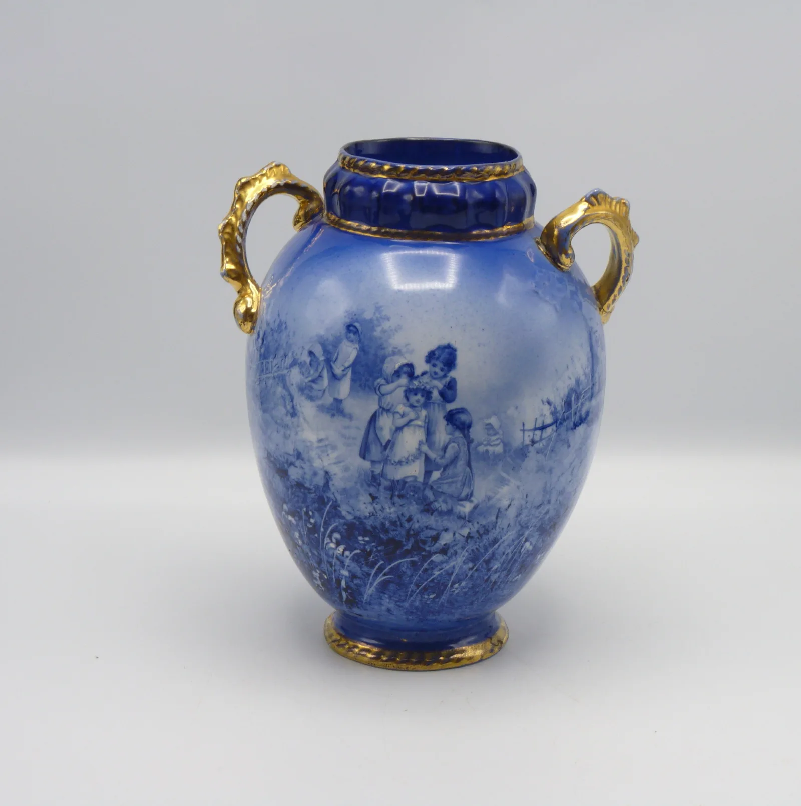 Flow Blue Vase - Double Sided - Two Scenes
