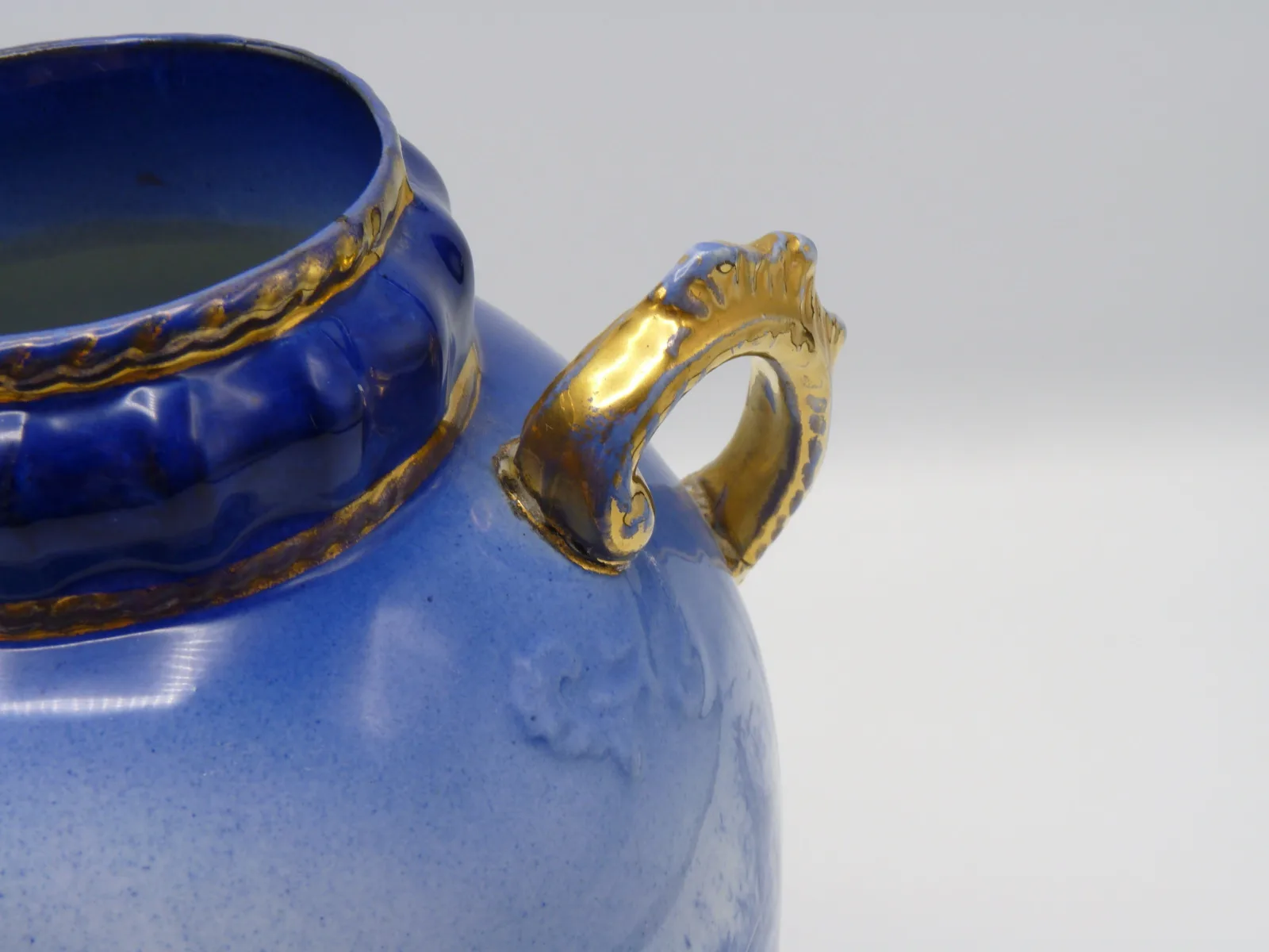 Flow Blue Vase - Double Sided - Two Scenes - Image 3