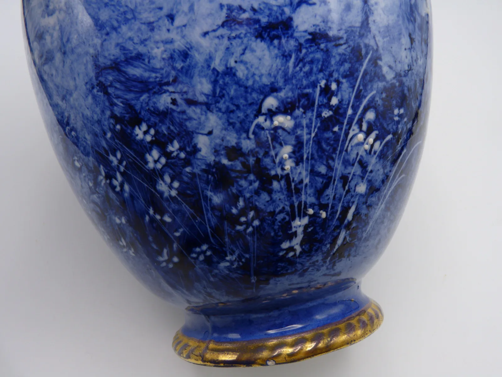 Flow Blue Vase - Double Sided - Two Scenes - Image 8
