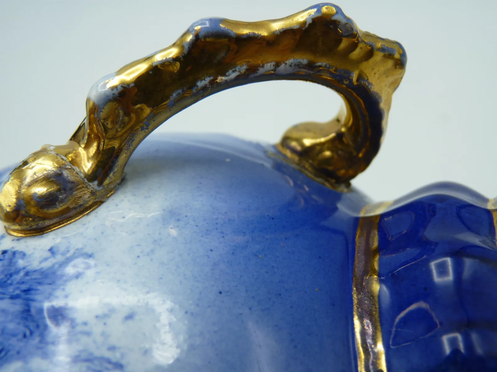 Flow Blue Vase - Double Sided - Two Scenes - Image 9