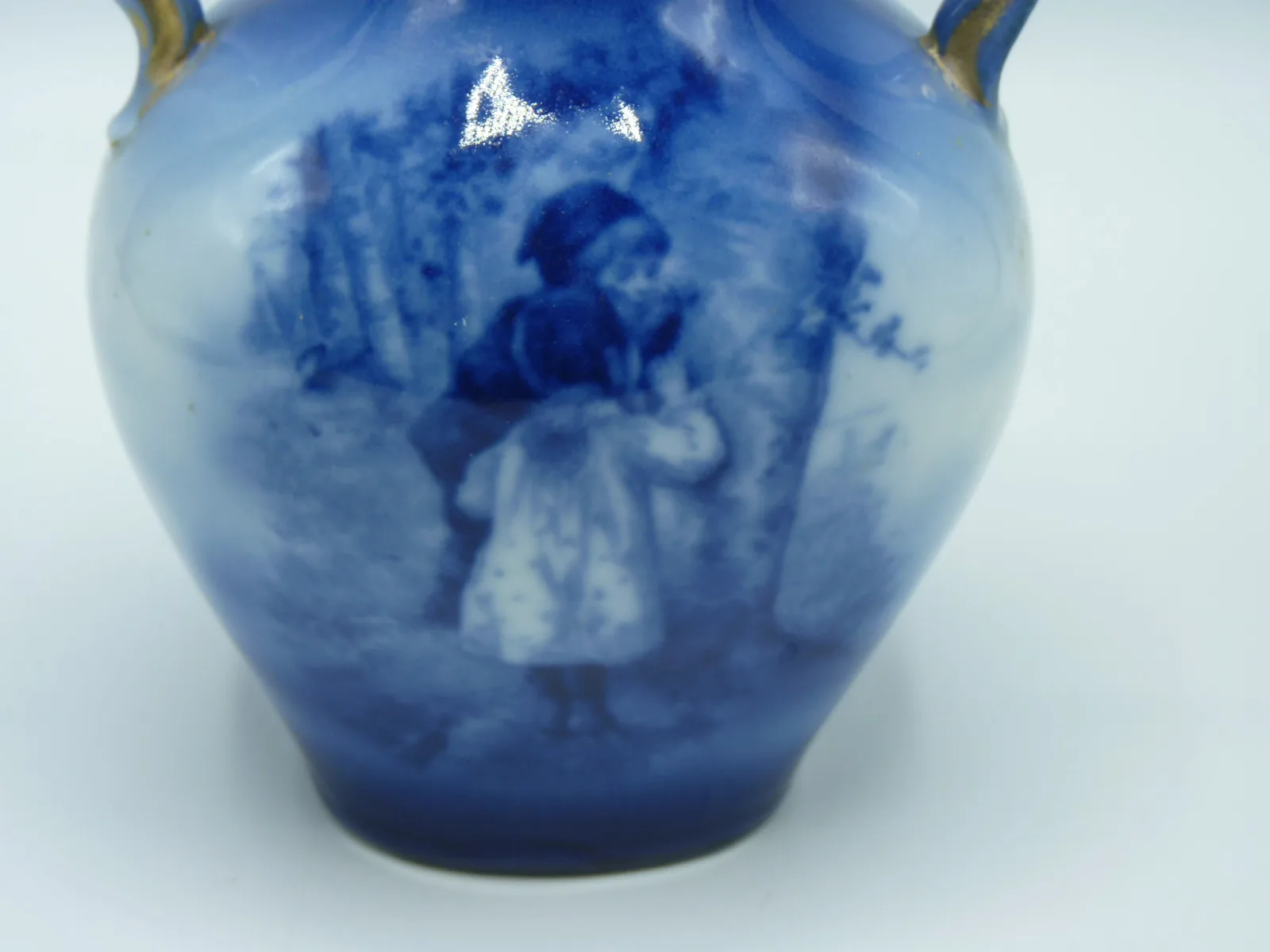 Miniature Flow Blue Babes In The Wood Vase -Blue Children - Image 3