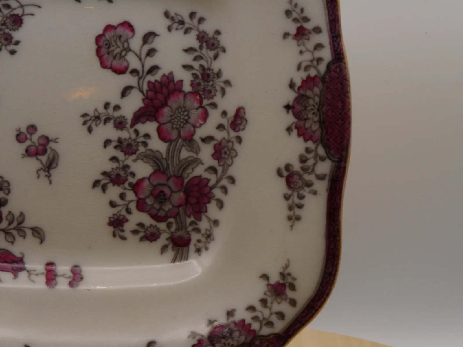 Mulberry & Magenta Cake Plate – T. Dimmock - Image 4