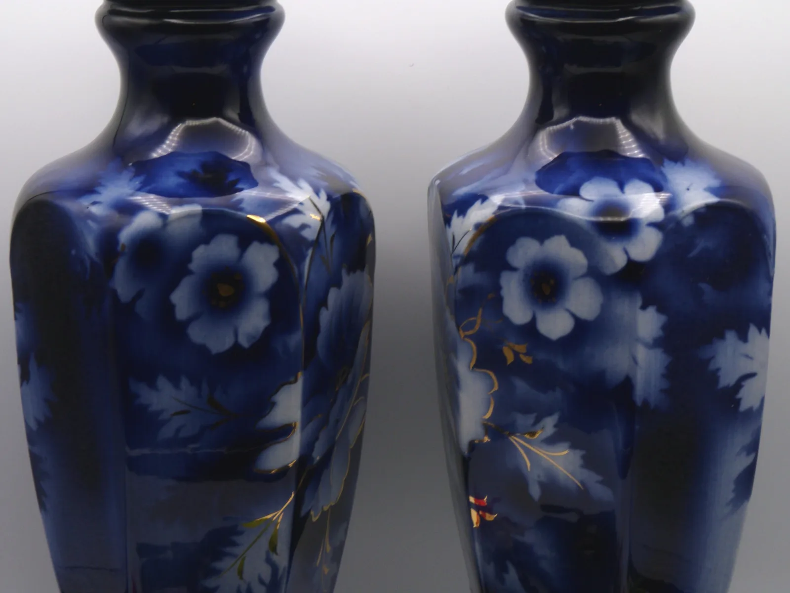 Pair of Tall Flow Blue Vases - Poppies - Image 4