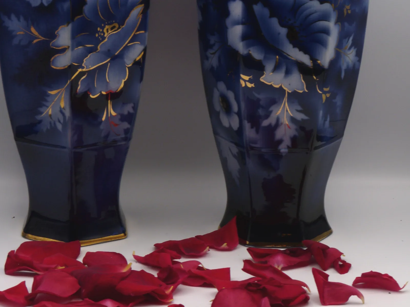 Pair of Tall Flow Blue Vases - Poppies - Image 10