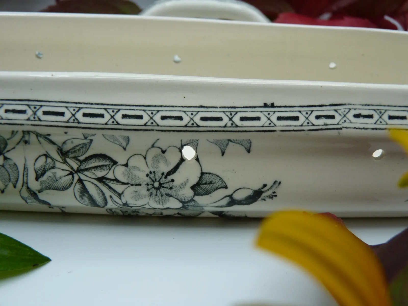 Toothbrush Box Box - Transferware - Dog Rose & Bee - Image 8