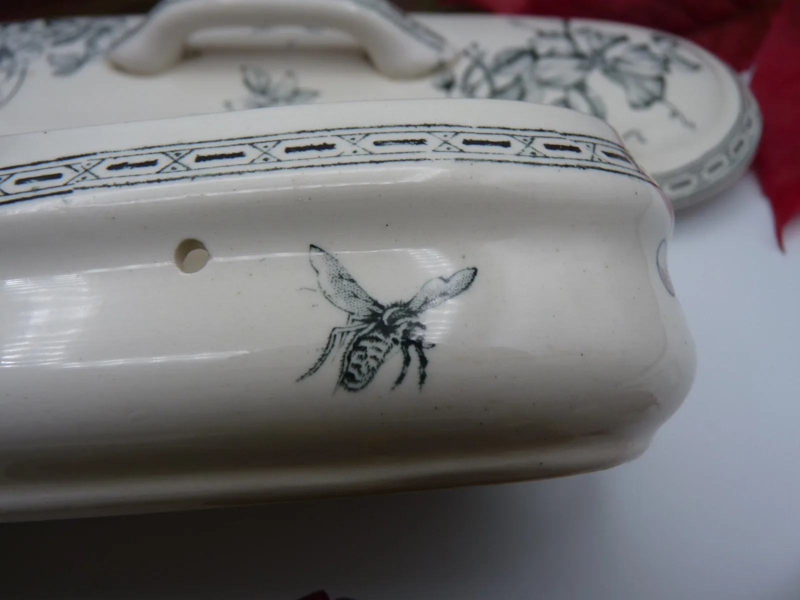 Toothbrush Box Box - Transferware - Dog Rose & Bee - Image 5