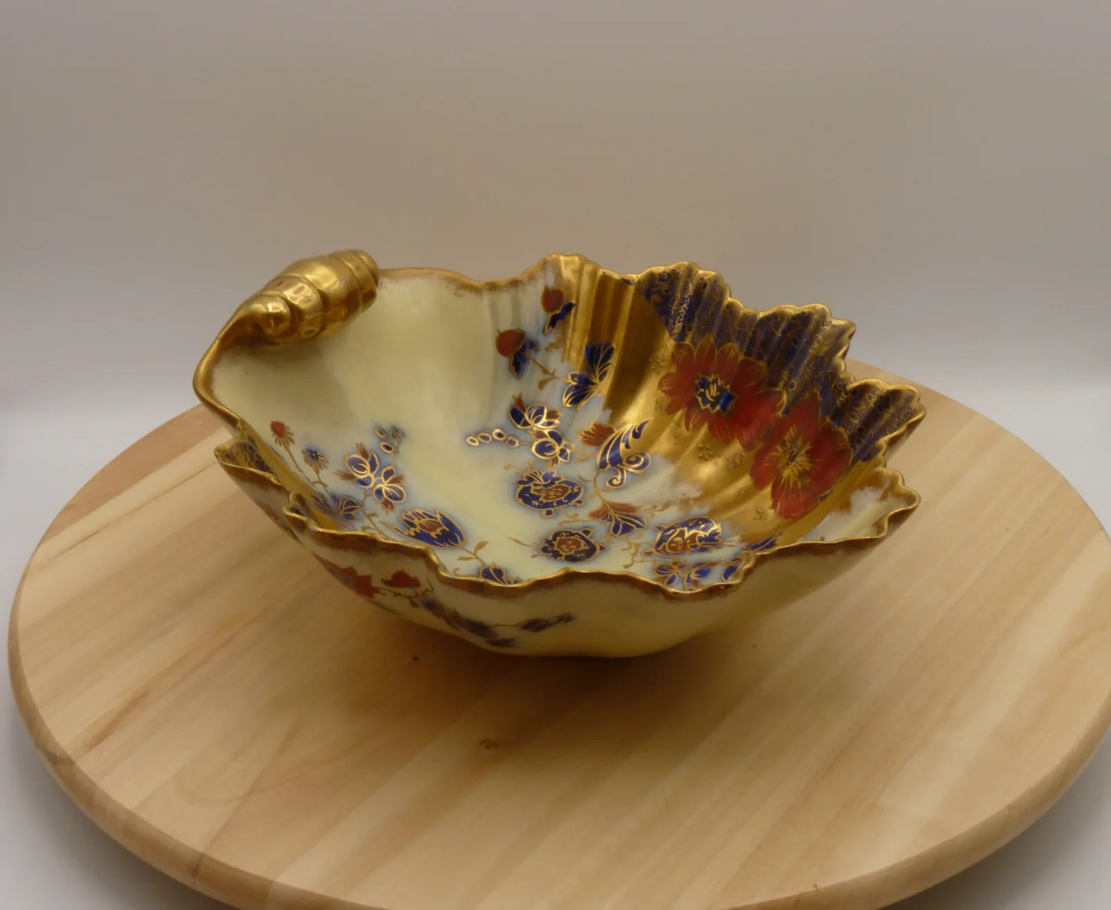 Eye Catching Flow Blue, Heavy Gold & Polychrome Shaped Bowl - Image 3