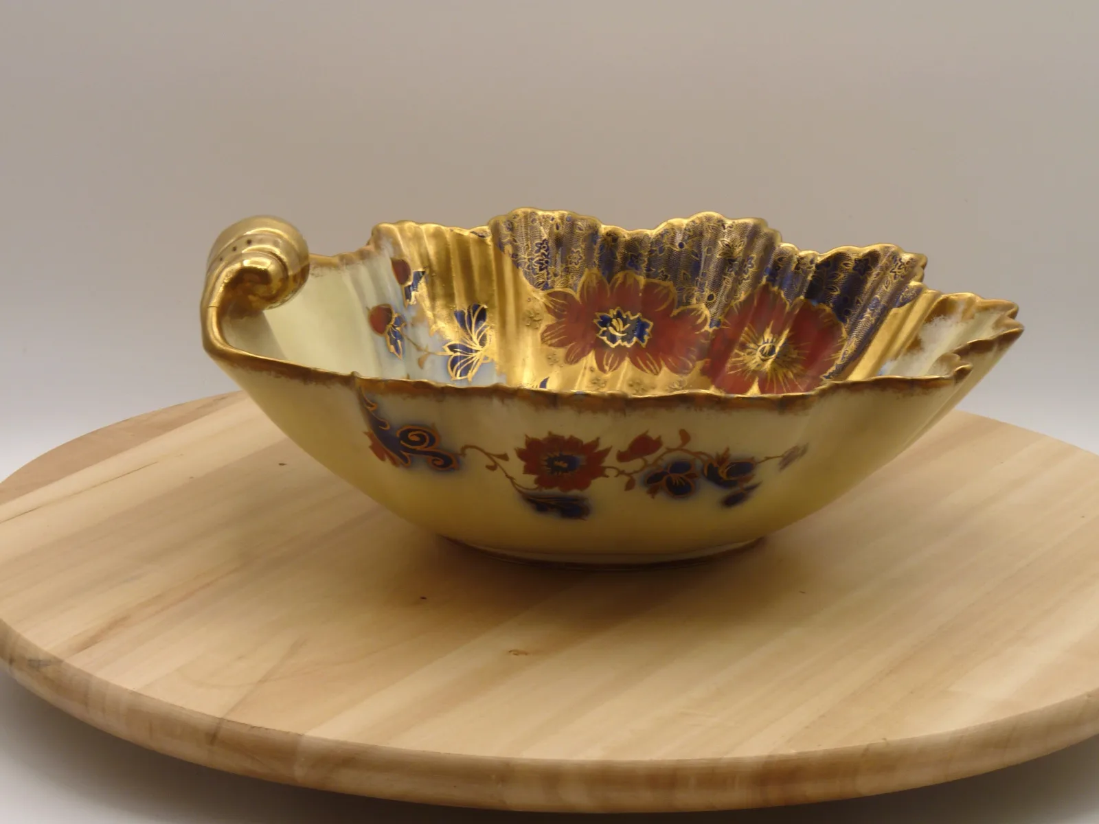 Eye Catching Flow Blue, Heavy Gold & Polychrome Shaped Bowl - Image 5