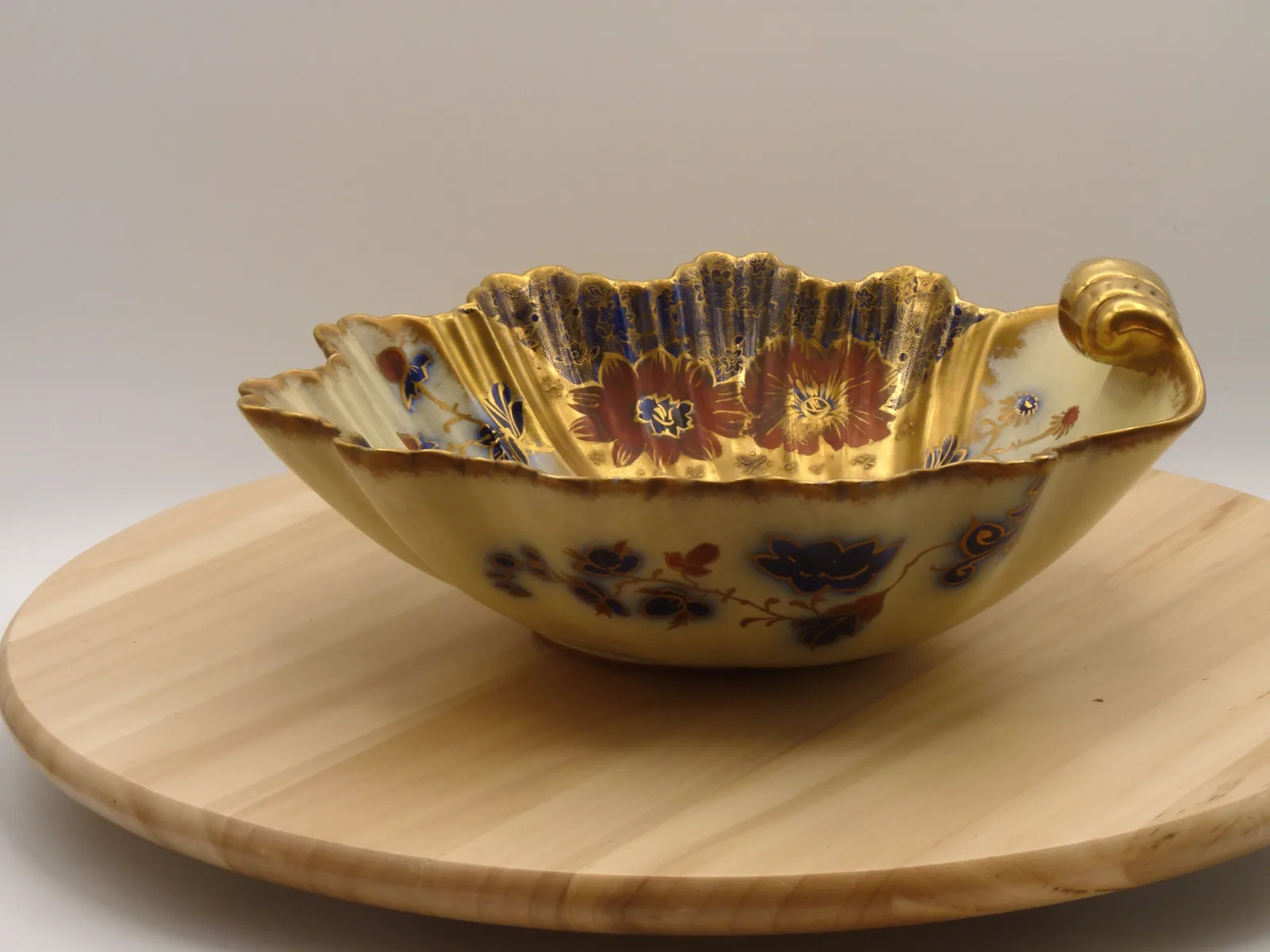 Eye Catching Flow Blue, Heavy Gold & Polychrome Shaped Bowl - Image 7