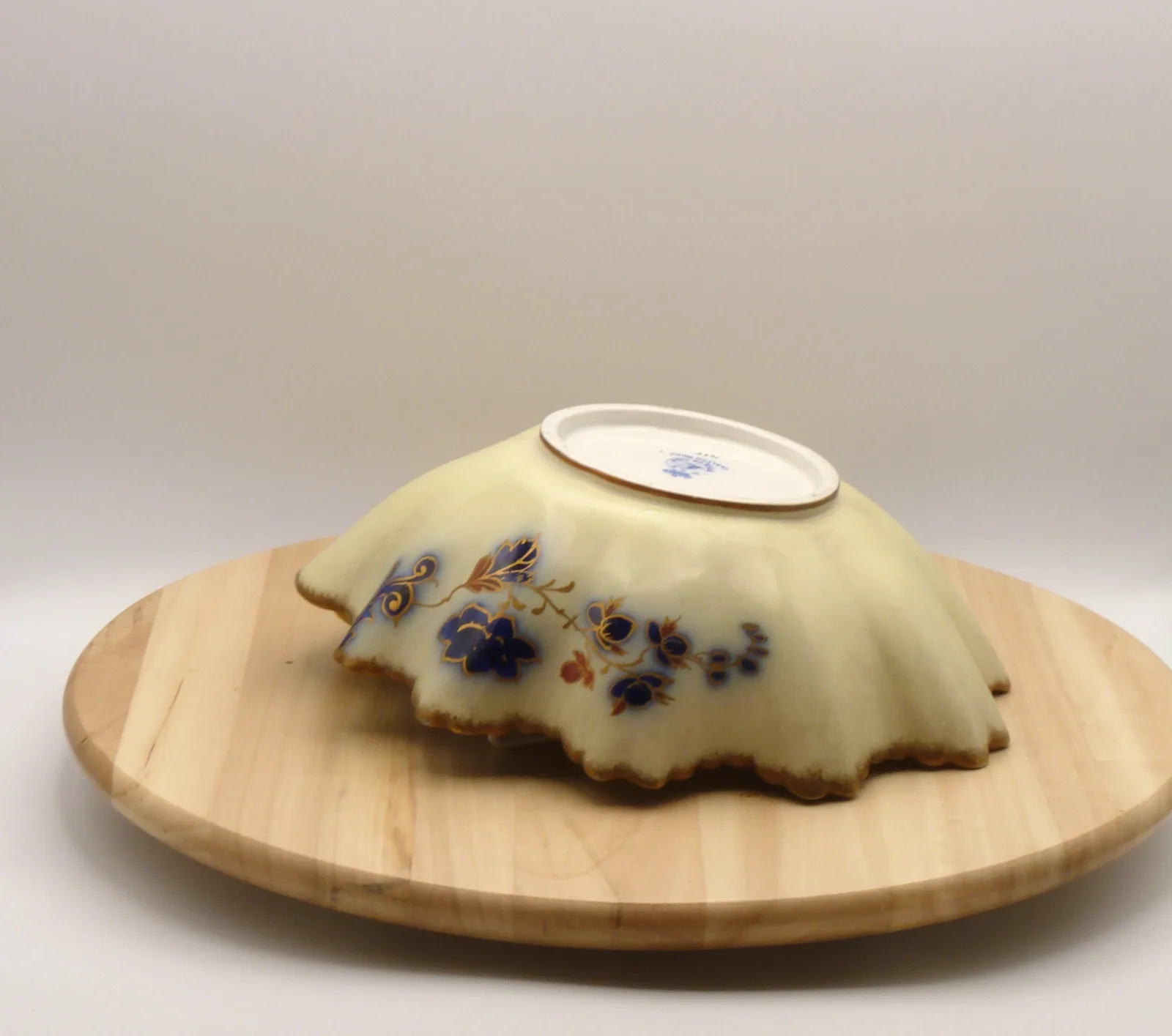 Eye Catching Flow Blue, Heavy Gold & Polychrome Shaped Bowl - Image 18