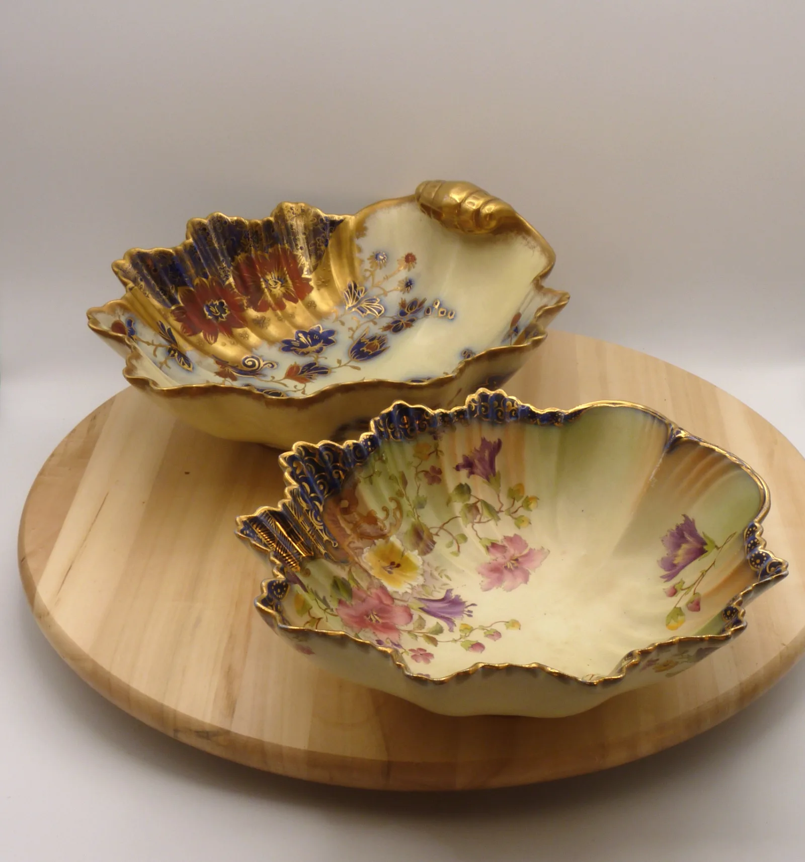 Eye Catching Flow Blue, Heavy Gold & Polychrome Shaped Bowl - Image 19