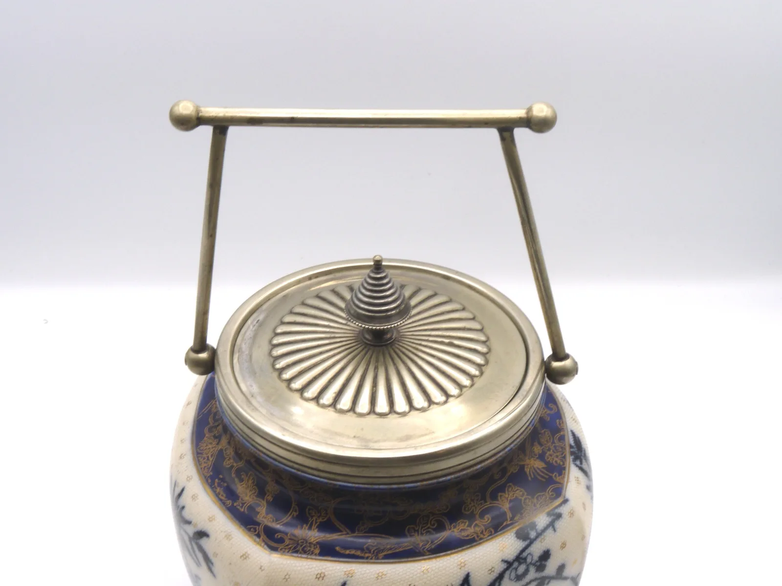 Very Nice Tapestry Doulton Biscuit Barrel  - Image 10