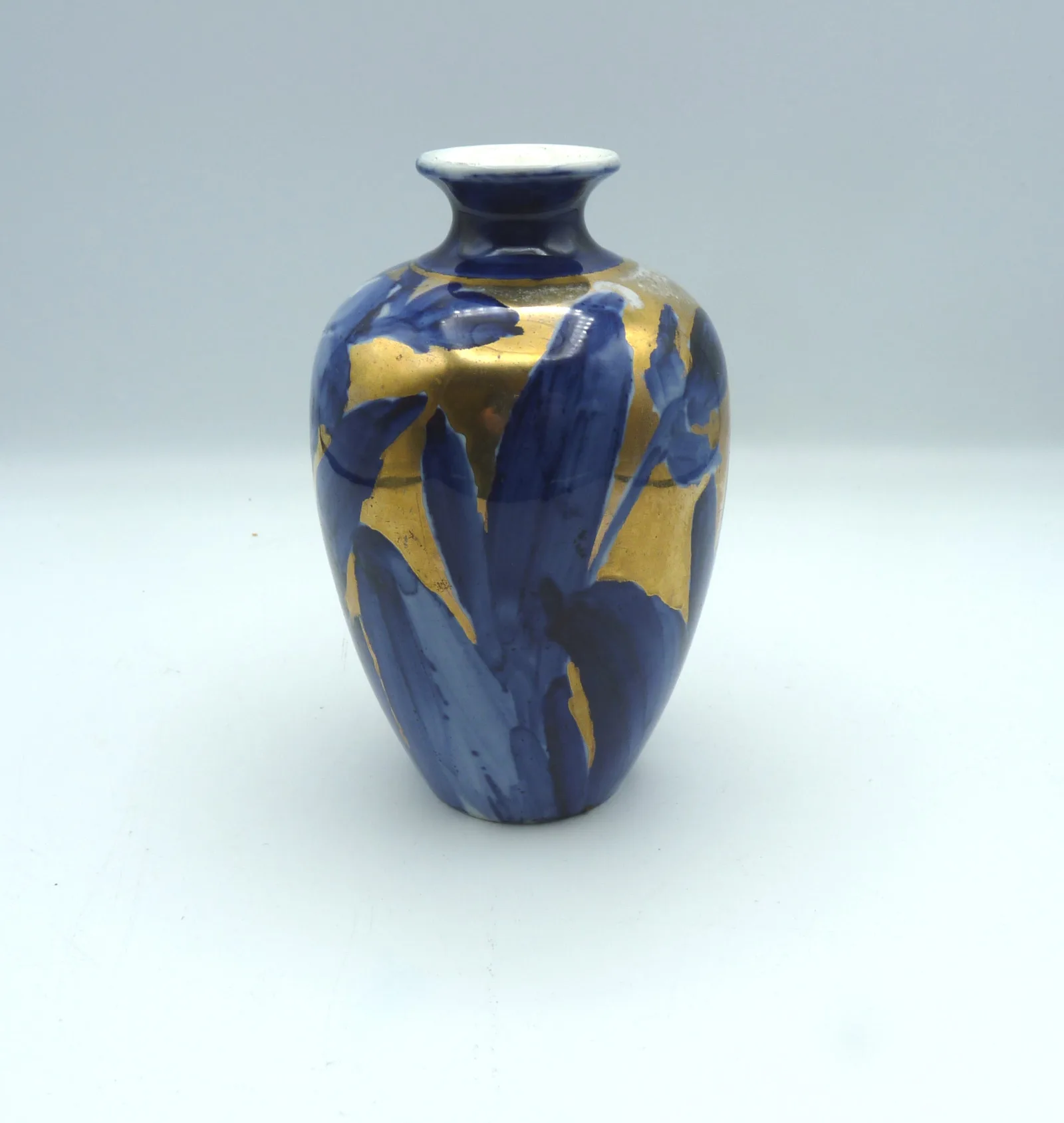 Small  Flow Blue with  Gold Vase - Image 2