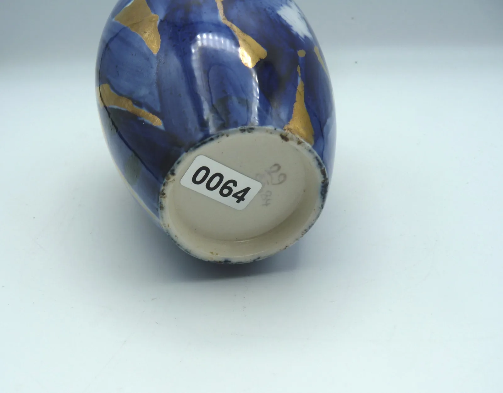 Small  Flow Blue with  Gold Vase - Image 6