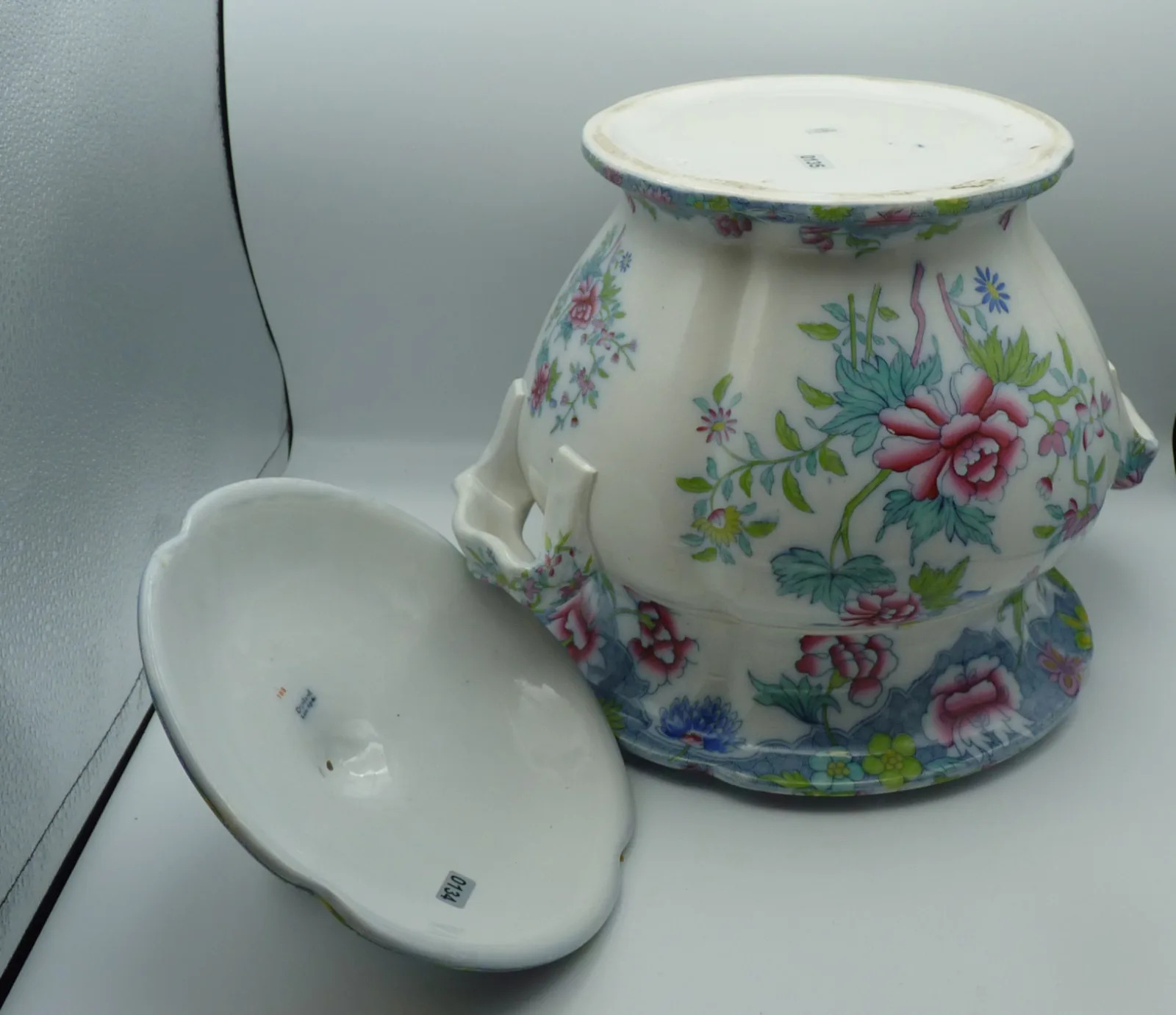 Beautiful Covered Slope Jar – Copeland - Polychrome - Image 8