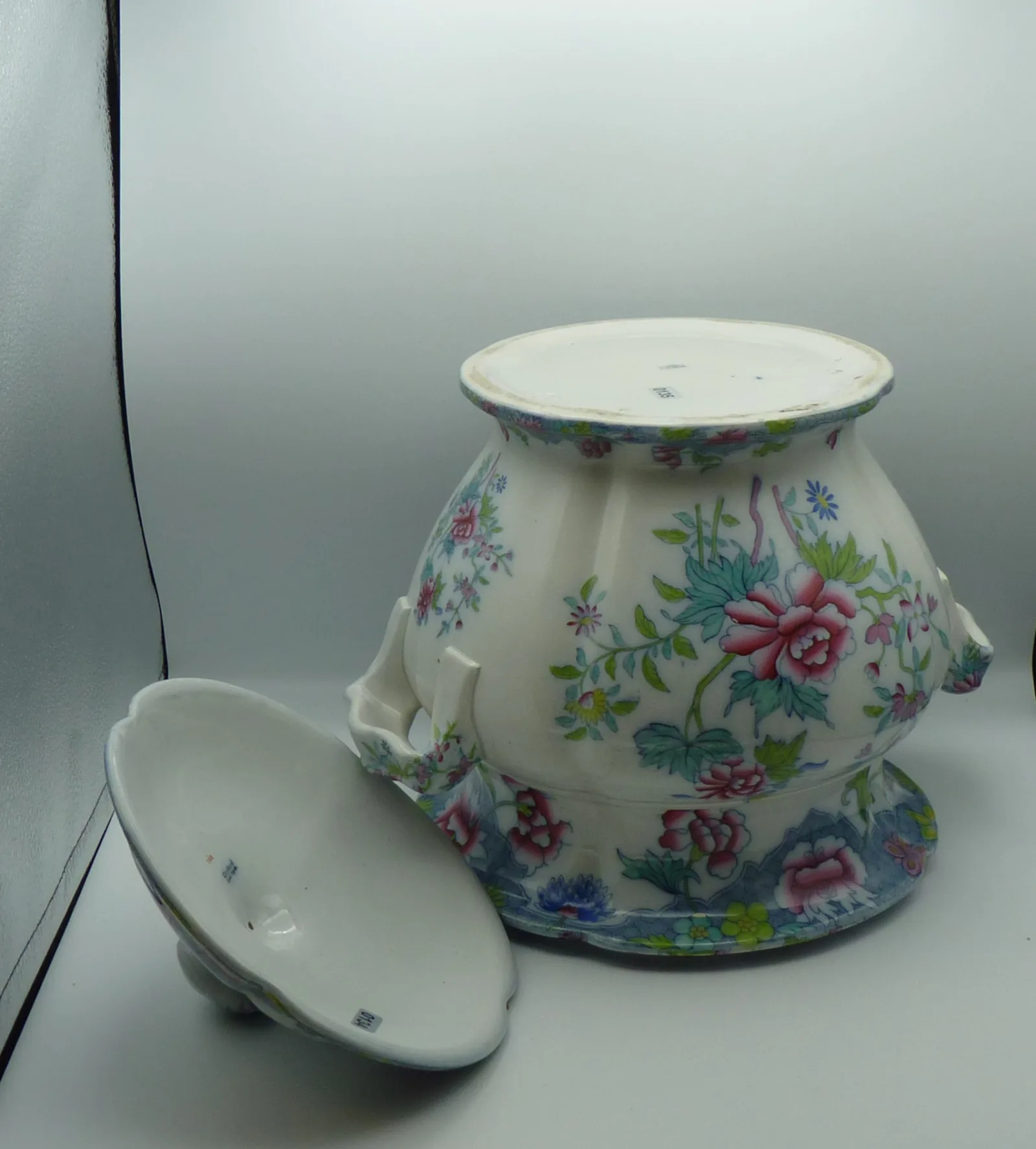 Beautiful Covered Slope Jar – Copeland - Polychrome - Image 9