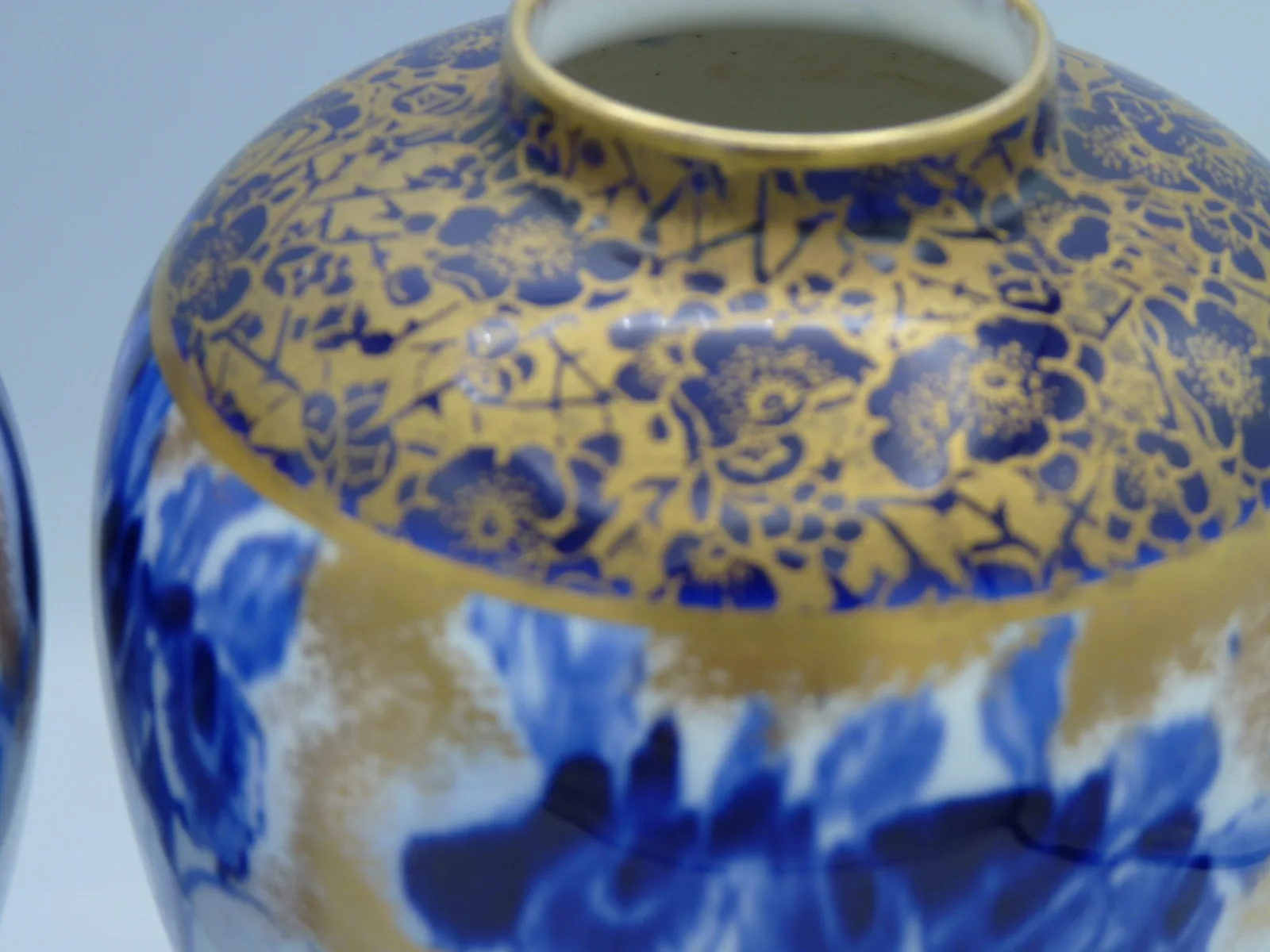 Stunning Pair of Flow Blue & Gold Vases - Iris - Image 2