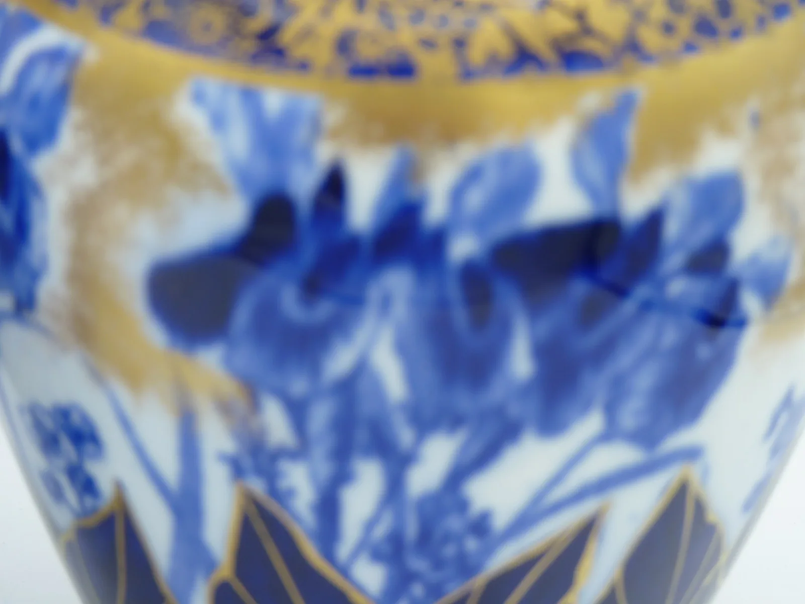Stunning Pair of Flow Blue & Gold Vases - Iris - Image 3