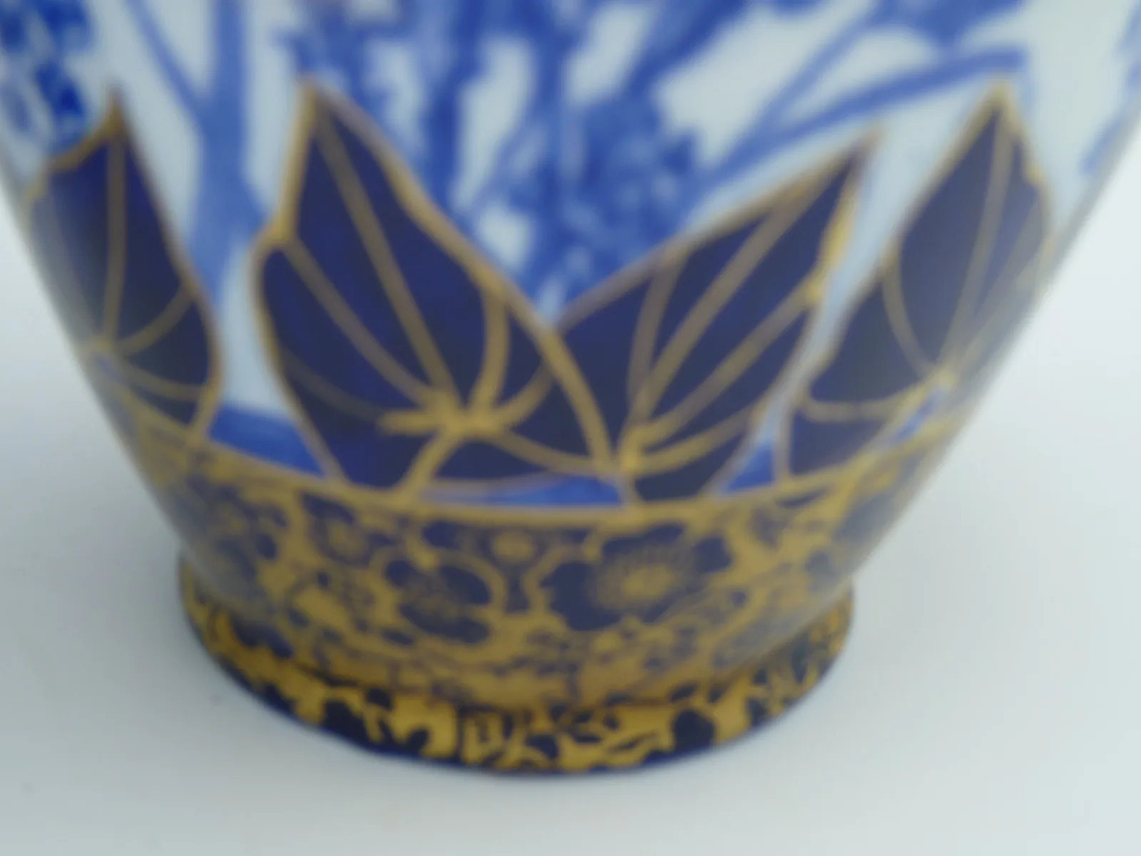 Stunning Pair of Flow Blue & Gold Vases - Iris - Image 4