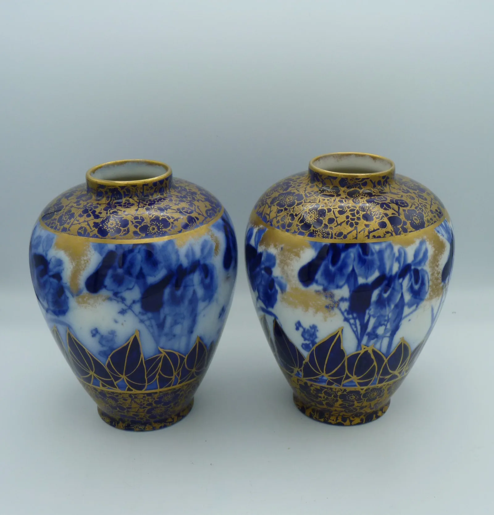 Stunning Pair of Flow Blue & Gold Vases - Iris - Image 5