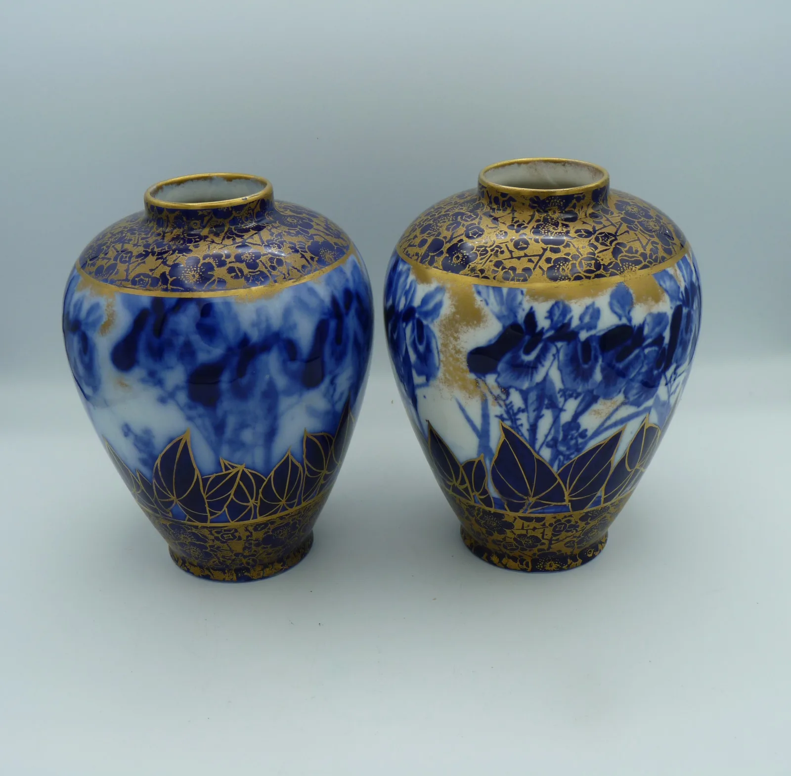 Stunning Pair of Flow Blue & Gold Vases - Iris - Image 6
