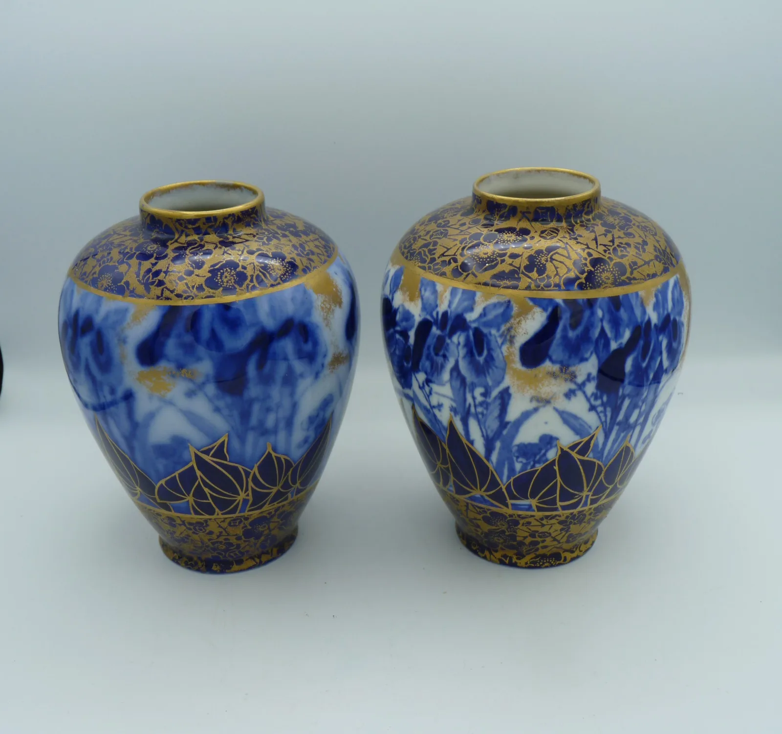 Stunning Pair of Flow Blue & Gold Vases - Iris - Image 7