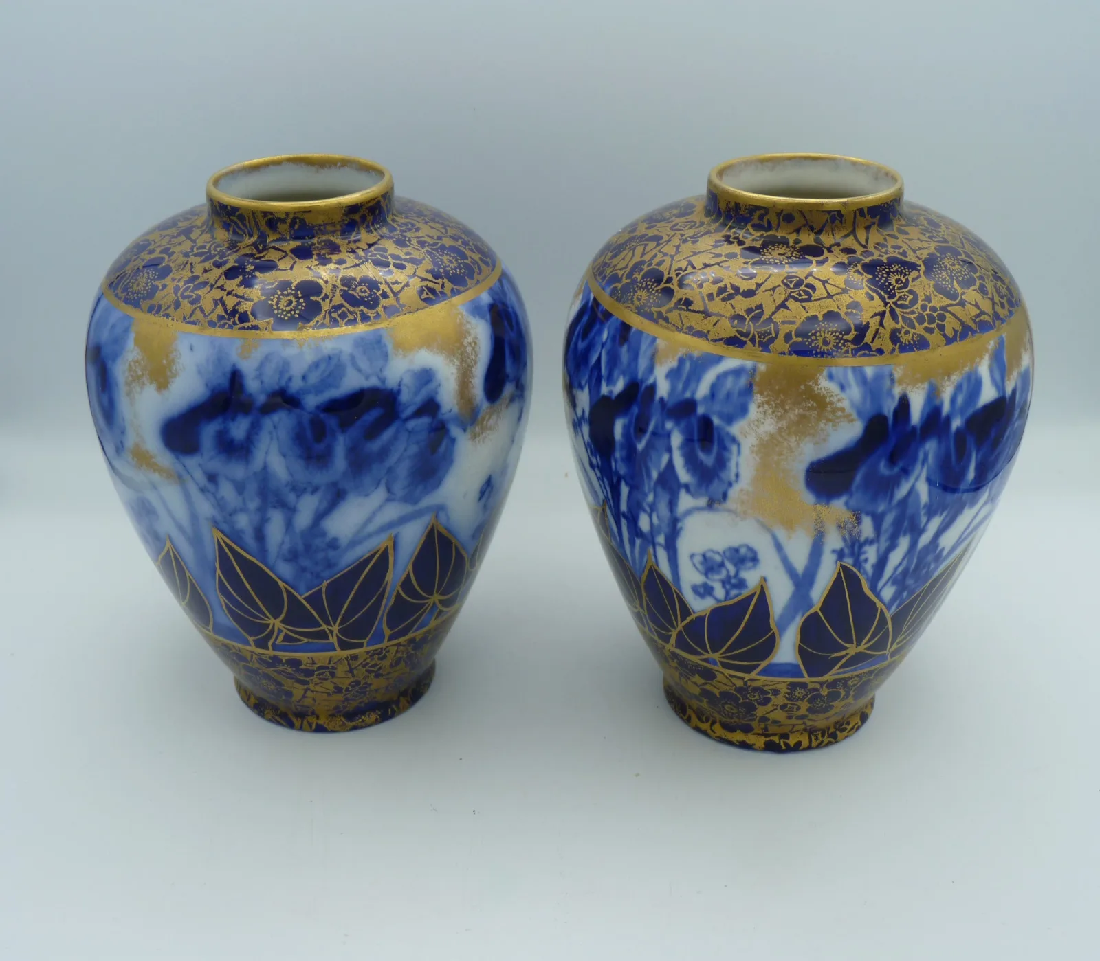 Stunning Pair of Flow Blue & Gold Vases - Iris - Image 8