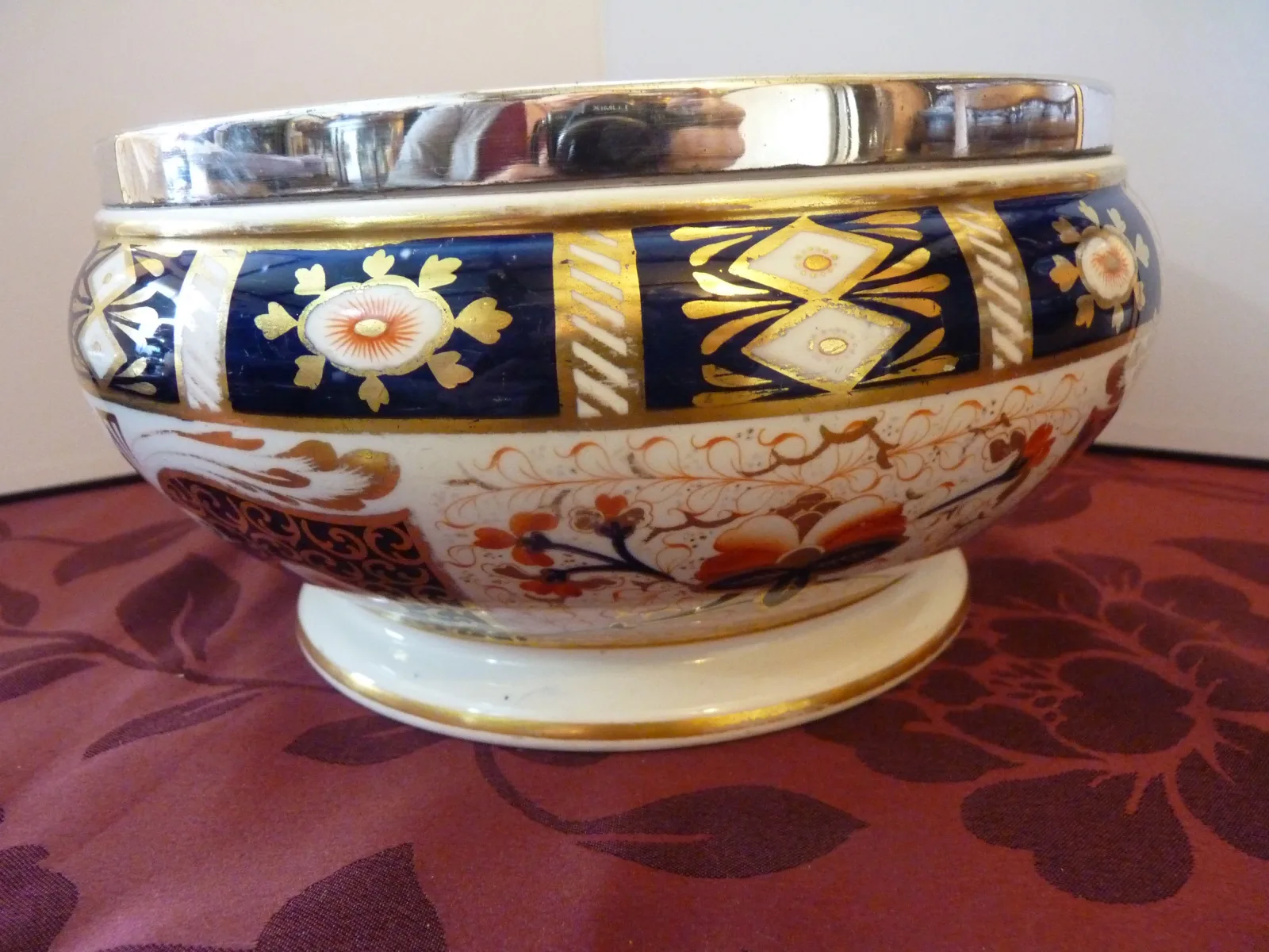 Imari-style Salad Bowl  with Silver Plated Rim – Polychrome with gold - Image 10