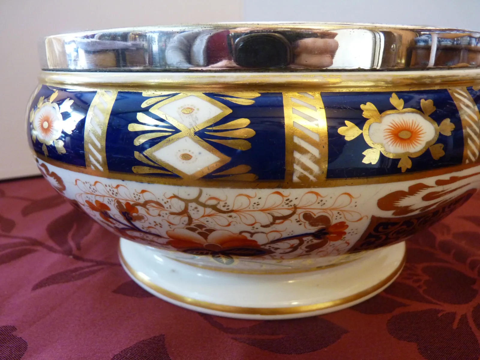Imari-style Salad Bowl  with Silver Plated Rim – Polychrome with gold - Image 9